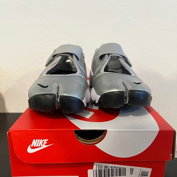 Nike Air Rift Metallic Silver - Picture 2 of 6